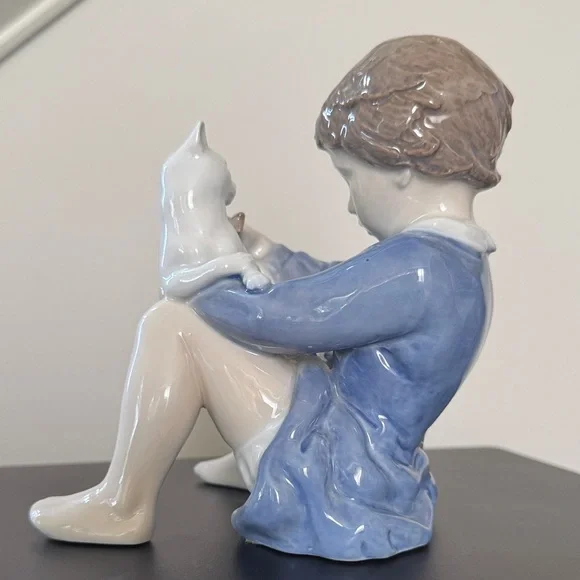 Vintage Royal Copenhagen “Girl with Cat” Figurine - Picture 2 of 9